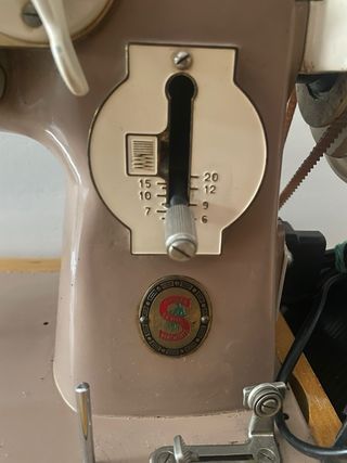 Máquina de coser Singer antigua