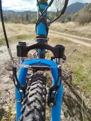 Bicicleta MTB 24 Azul y negra