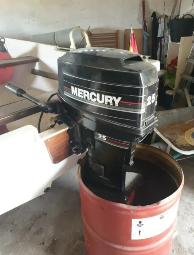 BARCO CON REMOLQUE Y MOTOR MERCURY 25 CABALLOS