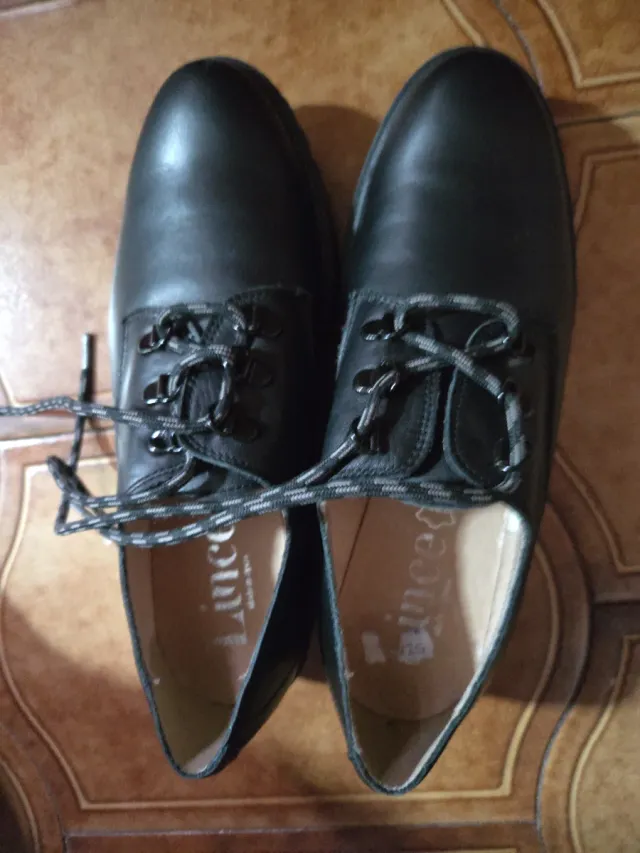 Zapatos de cordones negros de piel