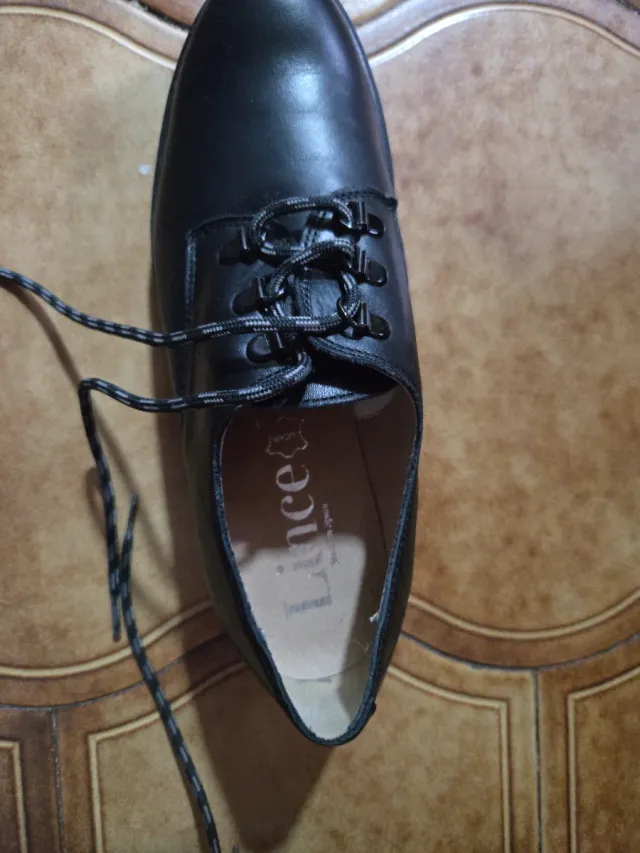 Zapatos de cordones negros de piel