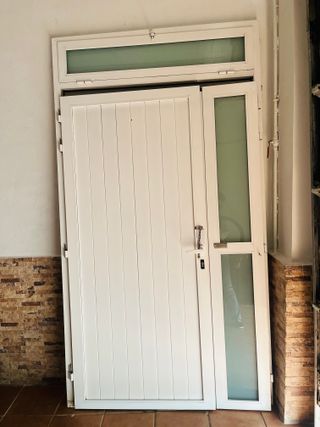 Puerta aluminio entrada 1,40 x 2,50