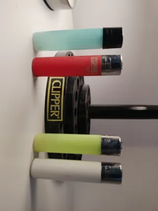 Lotto n8 • Set 4 accendini Clipper colorati