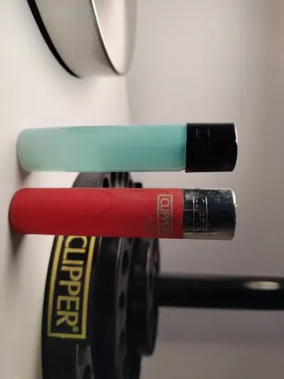 Lotto n8 • Set 4 accendini Clipper colorati