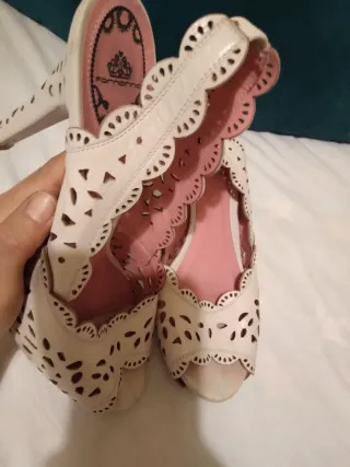 Sandalias Fornarina N°40 color hueso , únicas