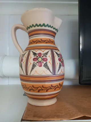 Jarrones de cerámica decorados