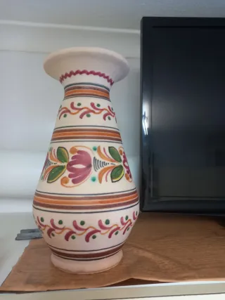 Jarrones de cerámica decorados