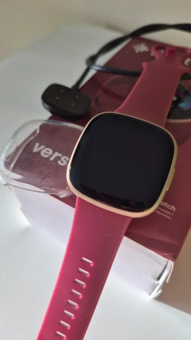 Fitbit Versa 4 Oro y Rosa
