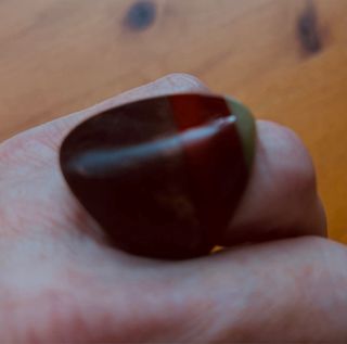 Anillo grande fantasía marrón y rojo