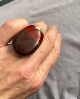 Anillo grande fantasía marrón y rojo