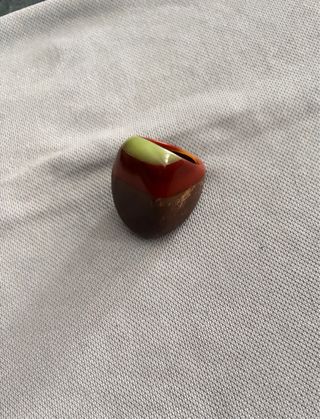Anillo grande fantasía marrón y rojo