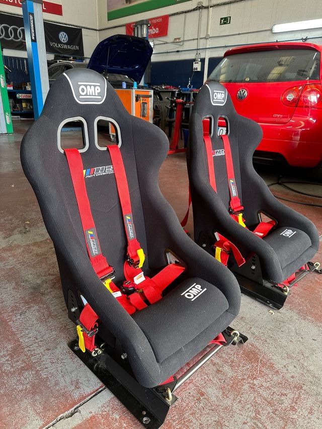 Sedili da competizione OMP con imbracature
