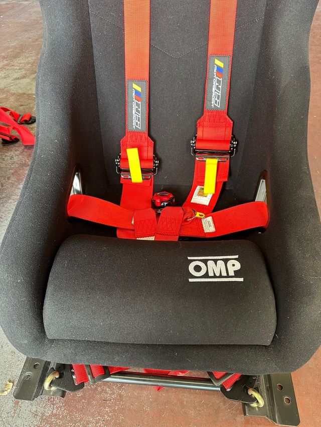 Sedili da competizione OMP con imbracature