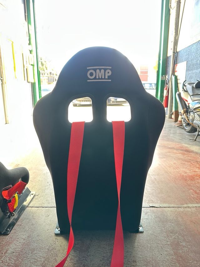 Sedili da competizione OMP con imbracature