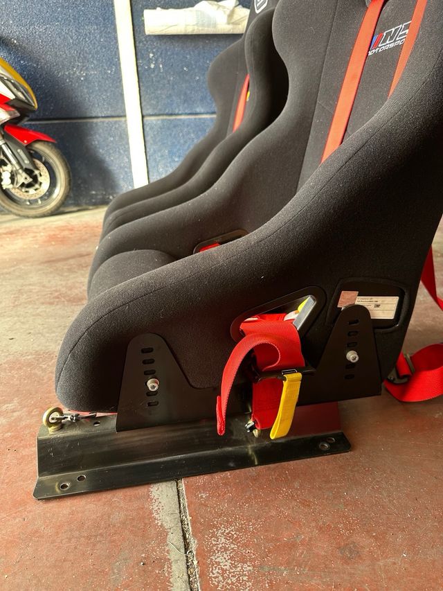 Sedili da competizione OMP con imbracature