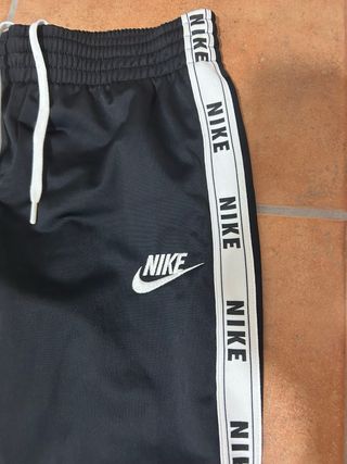 Conjunto deportivo Nike negro