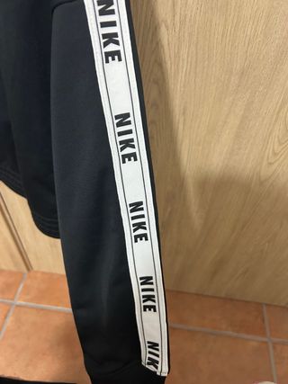 Conjunto deportivo Nike negro