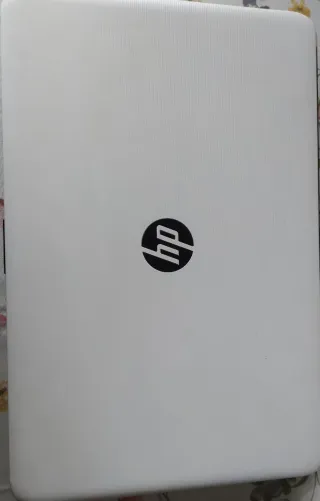 Ordenador portátil en prefecto estado