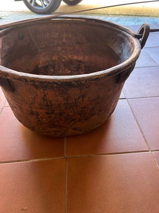 Caldero antiguo de cobre