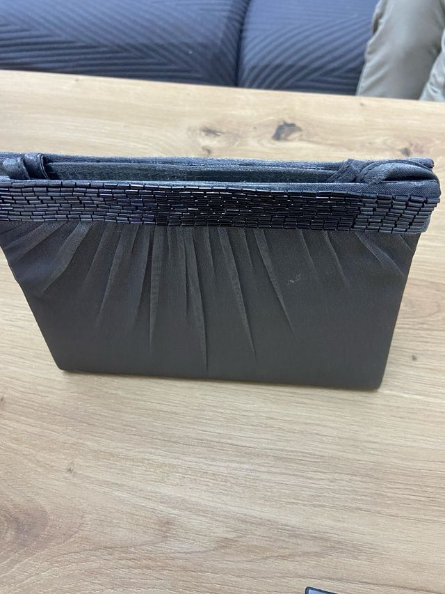 Zapatos fiesta negros y plateados y bolso  a juego