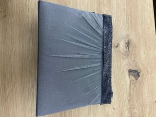 Zapatos fiesta negros y plateados y bolso  a juego