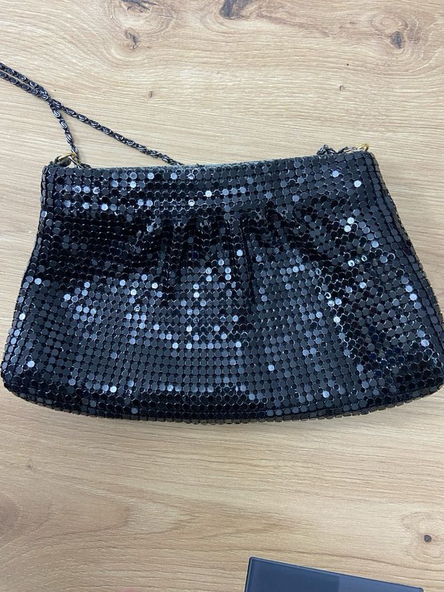 Zapatos fiesta negros y plateados y bolso  a juego