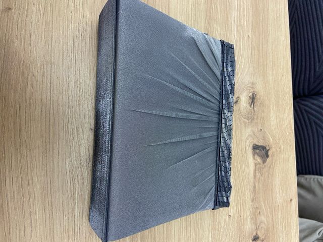 Zapatos fiesta negros y plateados y bolso  a juego