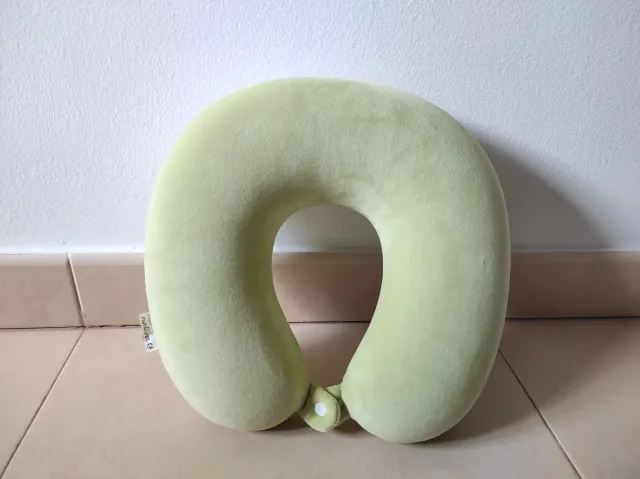 Cojín cervical de viaje verde