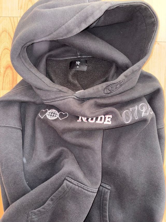 Sudadera Nude Project