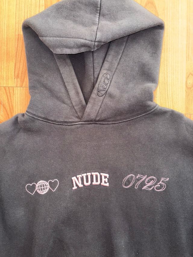 Sudadera Nude Project