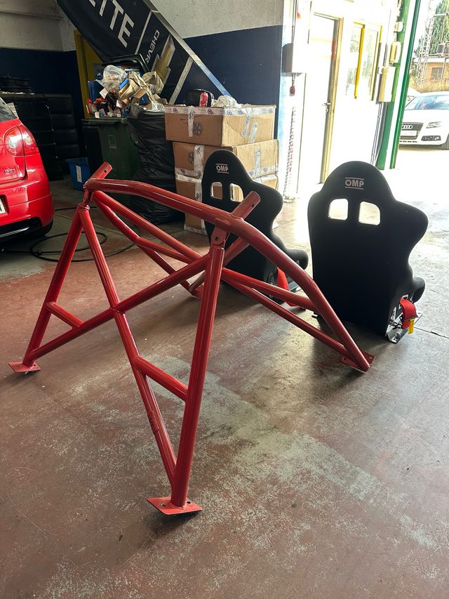 Gabbia di sicurezza rossa per Golf V