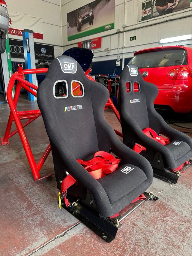 Gabbia di sicurezza rossa per Golf V