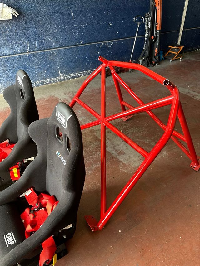 Gabbia di sicurezza rossa per Golf V