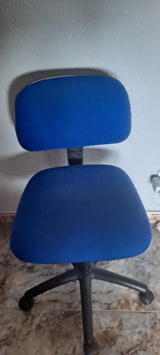 Silla de escritorio azul y negra
