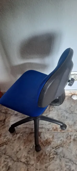 Silla de escritorio azul y negra