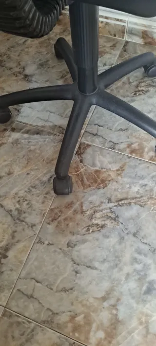 Silla de escritorio azul y negra