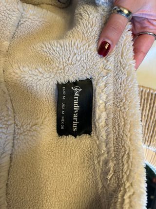 Chaqueta aviadora de gamuza, marca Stradivarius