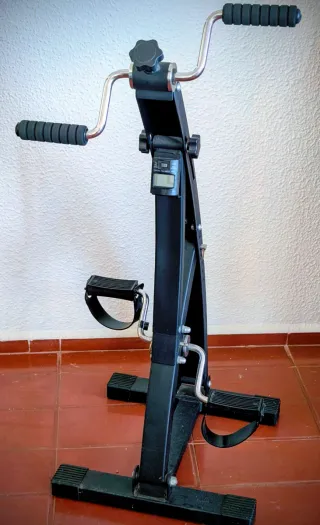 Bicicleta rehabilitación piernas y brazos
