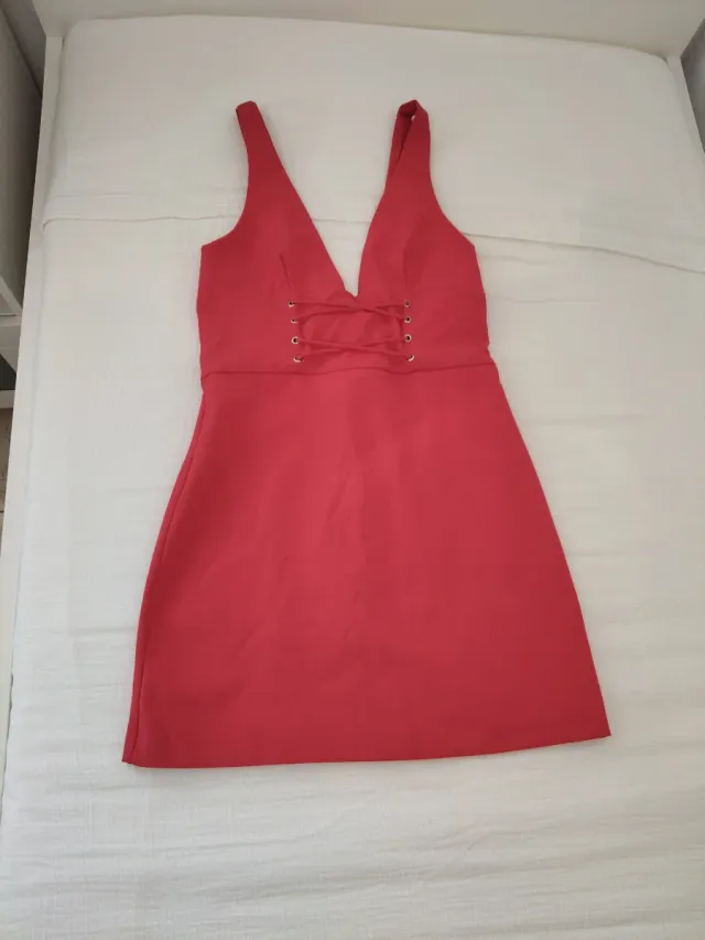 Vestido rojo escote pico