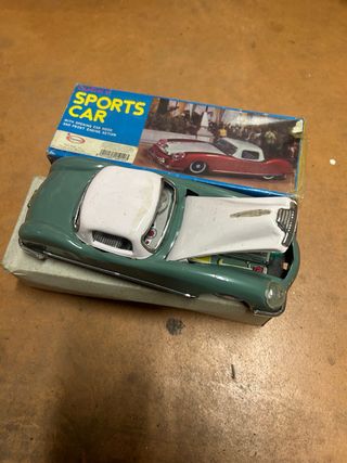 Macchina sportiva con retrocarica