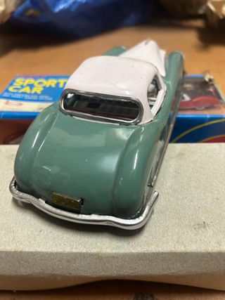 Macchina sportiva con retrocarica