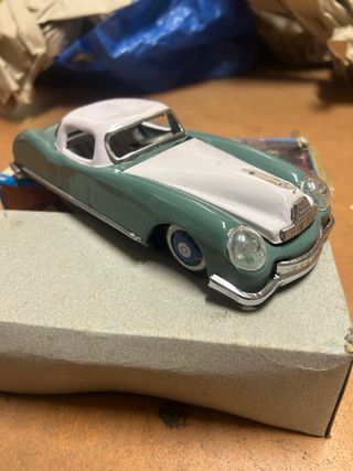 Macchina sportiva con retrocarica