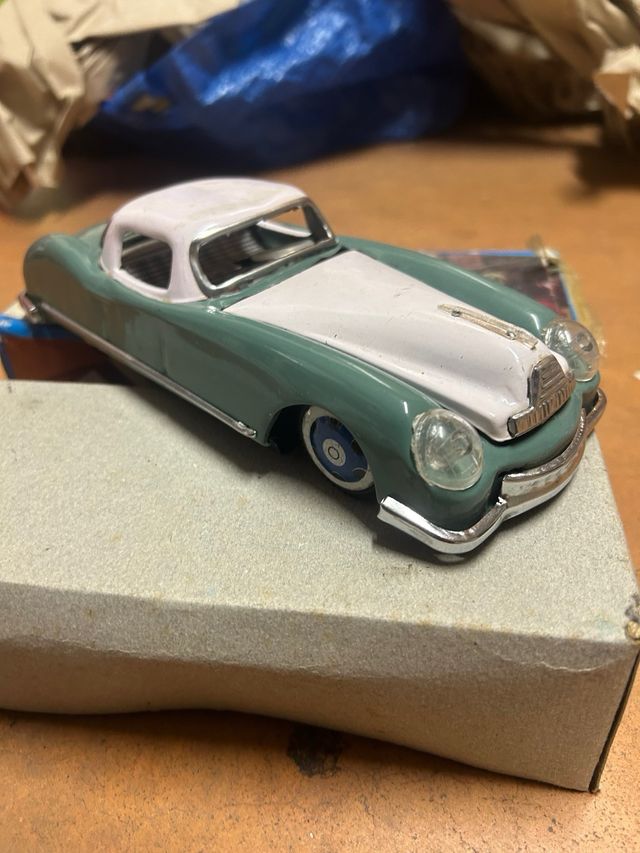 Macchina sportiva con retrocarica