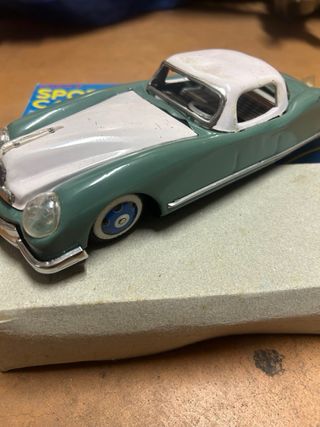 Macchina sportiva con retrocarica