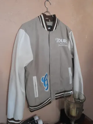 Cazadora aviador beige y blanca estilo  bomber