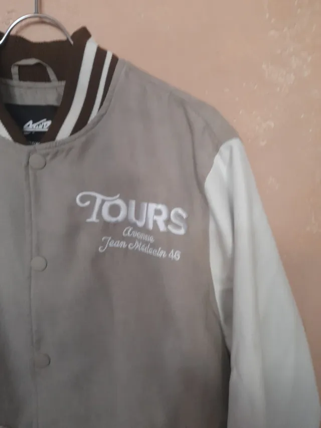 Cazadora aviador beige y blanca estilo  bomber