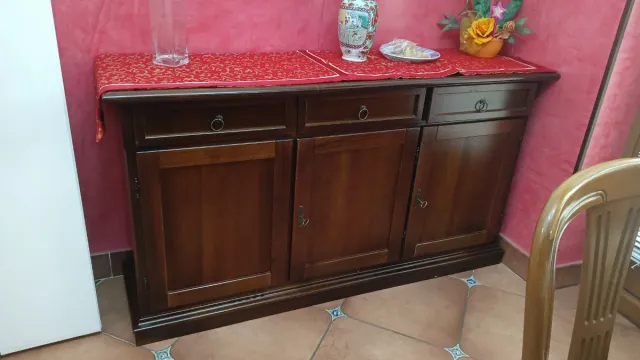Mobile credenza in legno scuro