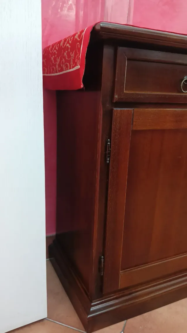 Mobile credenza in legno scuro