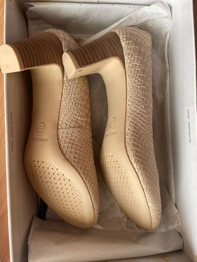 Zapatos Geox tacón beige talla 37