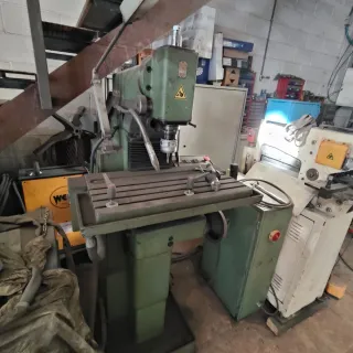 Fresadora industrial verde